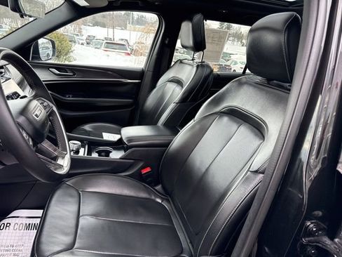 Used 2024 Jeep Grand Cherokee L Limited w/ Luxury Tech Group II image 24