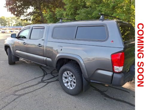 Used 2017 Toyota Tacoma SR5 w/ Tow Package AWD/4WD image 8