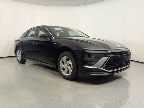 New 2026 Hyundai Sonata SE FWD image 1