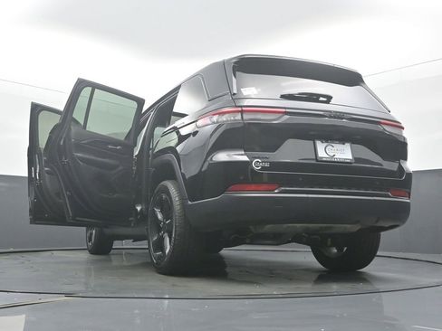 Used 2023 Jeep Grand Cherokee Altitude AWD/4WD image 58