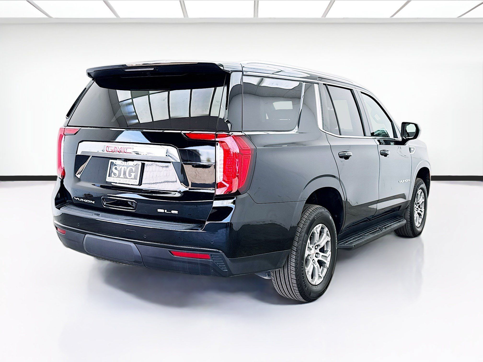 Used 2024 GMC Yukon SLE w/ Max Trailering Package AWD/4WD image 4