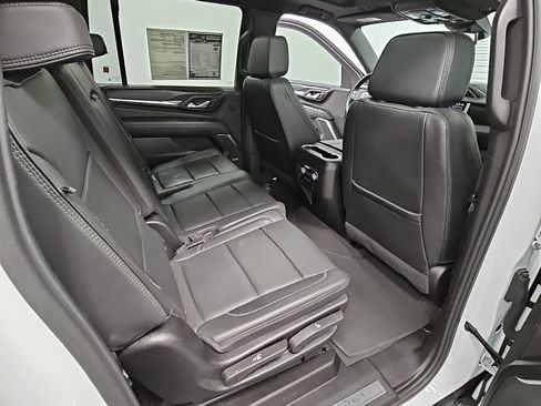 Used 2024 GMC Yukon XL Denali image 42