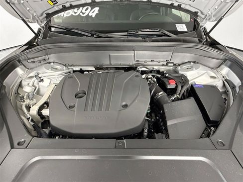 Certified 2025 Volvo XC90 B5 Core image 32