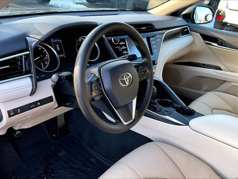 Used 2018 Toyota Camry LE image 16