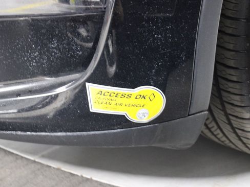 Used 2022 Tesla Model Y Performance image 4