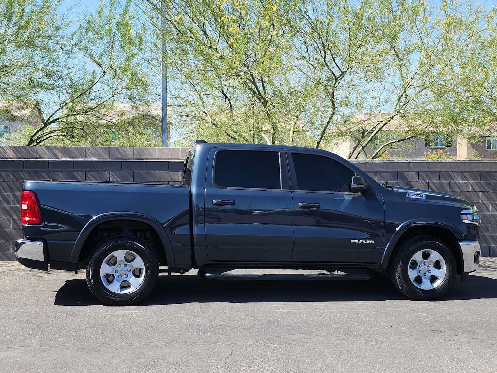 Used 2025 RAM 1500 Big Horn AWD/4WD image 9