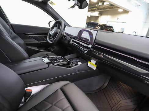 New 2026 BMW 530i xDrive 530i xDrive w/ Premium Package image 30