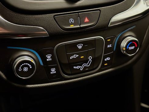 Used 2022 Chevrolet Equinox LT FWD image 17