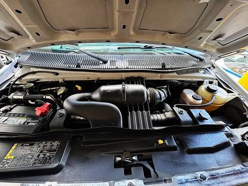 Used 2010 Ford E-350 and Econoline 350 XLT RWD image 14