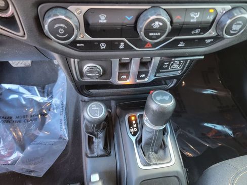 Used 2025 Jeep Wrangler Sport AWD/4WD image 18