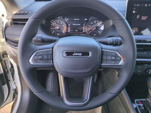 New 2026 Jeep Compass Latitude image 9