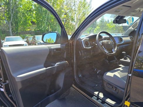 Used 2022 Toyota Tacoma SR5 AWD/4WD image 21