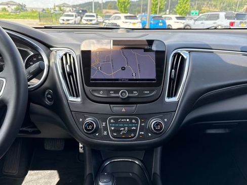 Used 2017 Chevrolet Malibu Premier w/ Premier Sun and Wheel Package FWD image 22