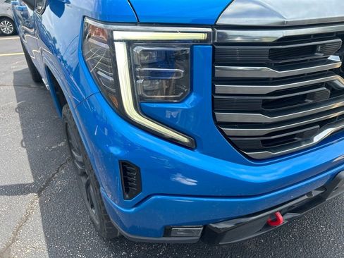 Used 2022 GMC Sierra 1500 AT4 w/ AT4 Preferred Package AWD/4WD image 2