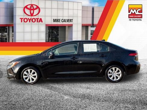 Used 2026 Toyota Corolla LE FWD image 2