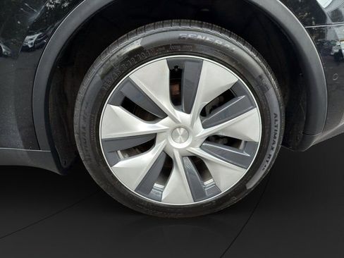 Used 2020 Tesla Model Y Long Range image 22