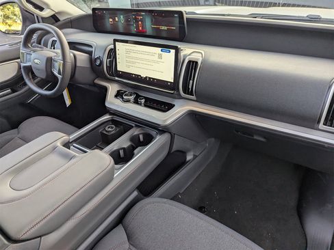 New 2025 Ford Expedition Active image 37