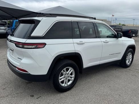 Certified 2023 Jeep Grand Cherokee Laredo RWD image 6