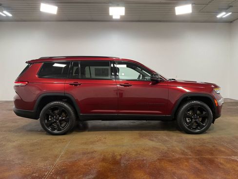 Used 2023 Jeep Grand Cherokee L Laredo AWD/4WD image 23