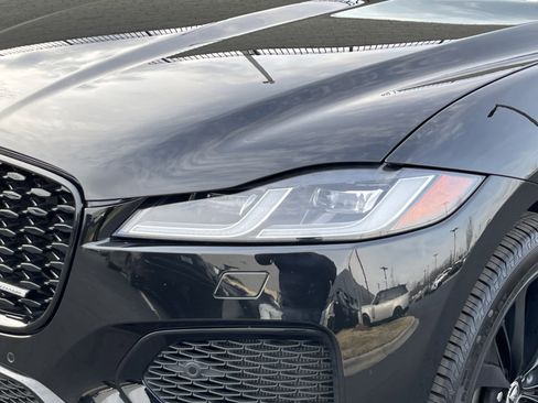 Used 2024 Jaguar F-PACE R-Dynamic S image 12