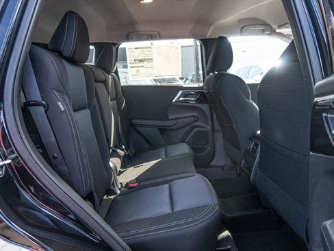 New 2024 Mitsubishi Outlander ES image 17