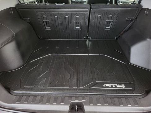 Used 2022 GMC Terrain SLE image 9