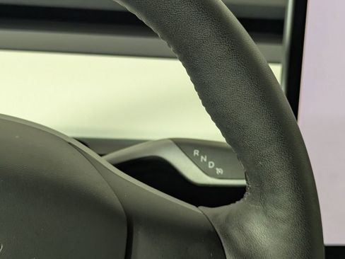 Used 2024 Tesla Model Y Performance image 18