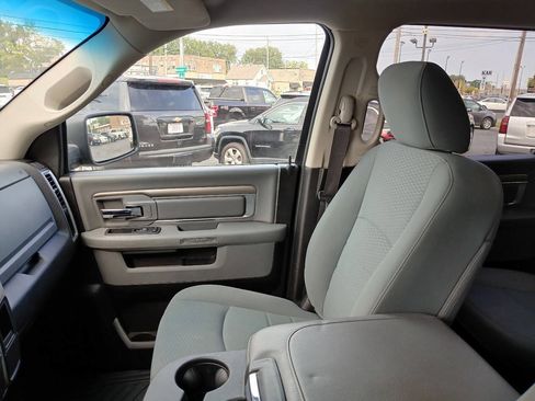 Used 2019 RAM 1500 Classic SLT AWD/4WD image 5