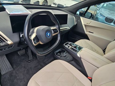 Used 2024 BMW iX xDrive50 w/ Sport Package AWD/4WD image 10