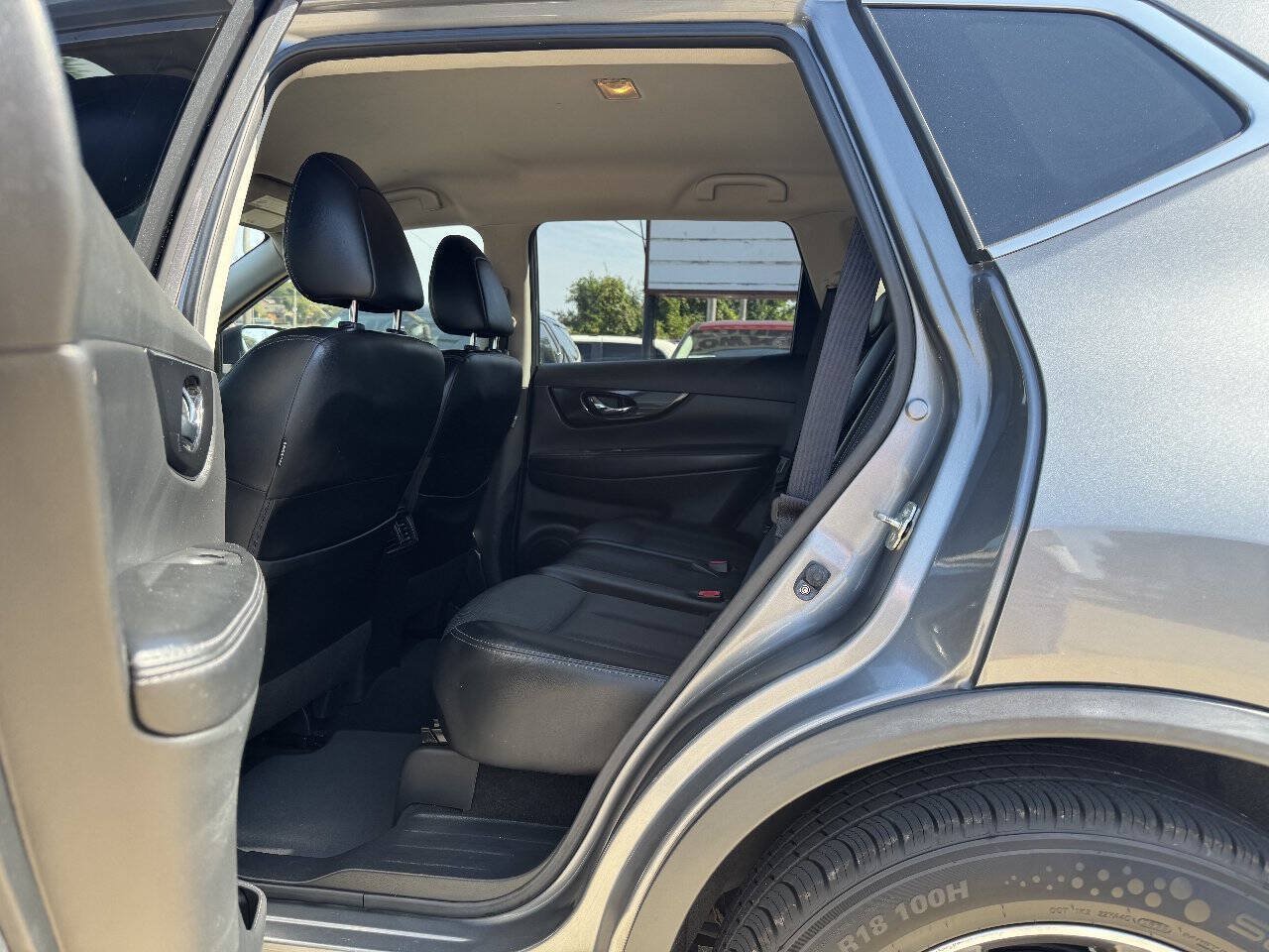 Used 2018 Nissan Rogue SL FWD image 17
