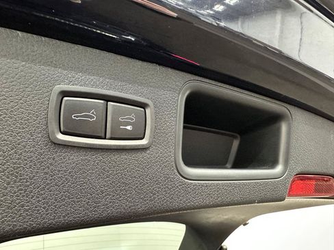Used 2023 Porsche Macan AWD/4WD image 37