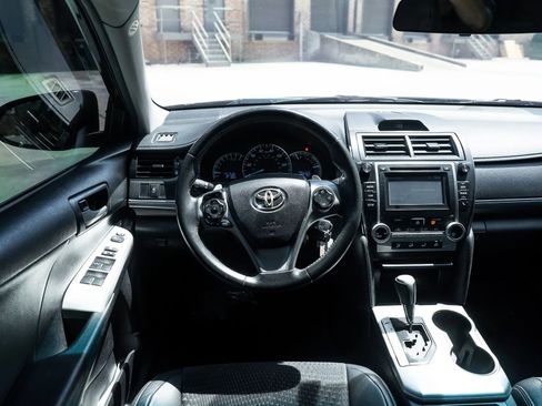 Used 2014 Toyota Camry SE FWD image 26