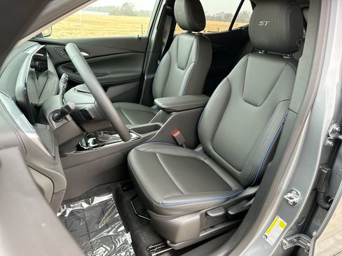Used 2026 Buick Encore GX Sport Touring FWD image 11