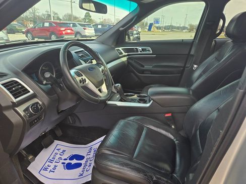 Used 2014 Ford Explorer XLT w/ Equipment Group 202A image 7