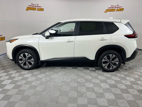 Used 2023 Nissan Rogue SV FWD image 2
