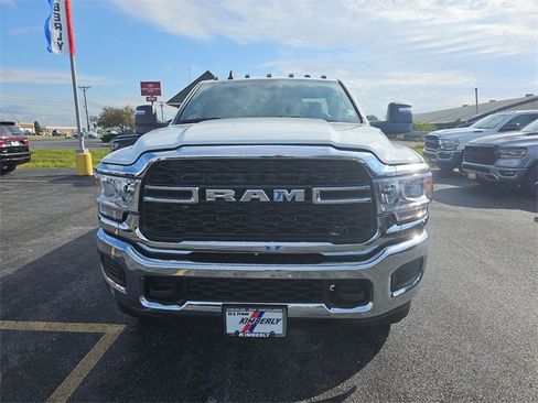 Used 2024 RAM 3500 Tradesman w/ Chrome Appearance Group image 39