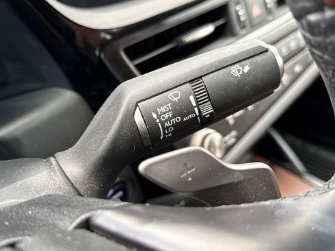 Used 2022 Lexus ES 300h Ultra Luxury w/ Accessory Package 2 FWD image 20