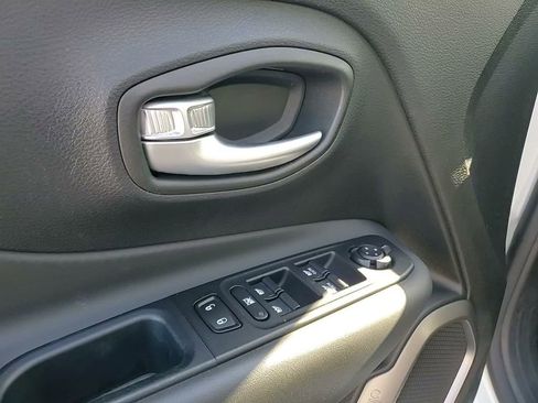 Used 2019 Jeep Renegade Limited w/ Quick Order Package 22P image 20