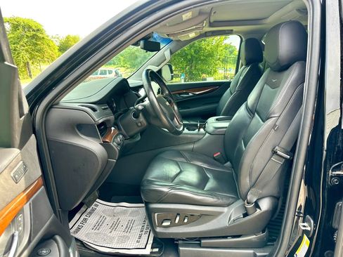 Used 2019 Cadillac Escalade Premium Luxury w/ Escalade Sport Edition AWD/4WD image 9