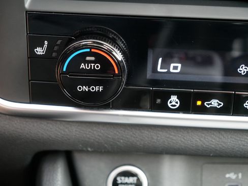 Certified 2023 Nissan Rogue SV w/ SV Premium B Package AWD/4WD image 33