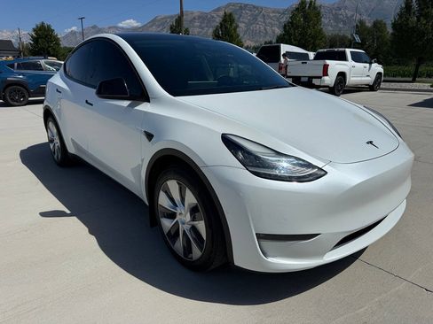 Used 2021 Tesla Model Y Long Range AWD/4WD image 1