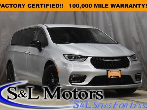 Certified 2024 Chrysler Pacifica Touring-L image 1