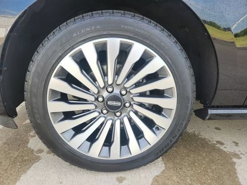 Used 2019 Lincoln Navigator Reserve AWD/4WD image 6