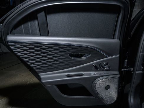 Used 2022 Bentley Flying Spur Plug-In Hybrid image 31