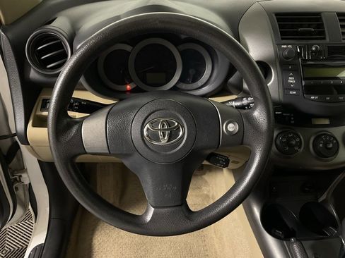 Used 2011 Toyota RAV4 4WD image 18