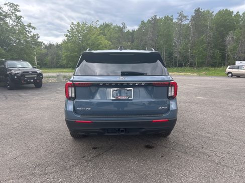 Used 2025 Ford Explorer Active AWD/4WD image 4