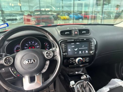 Used 2018 Kia Soul + w/ Audio Package FWD image 8