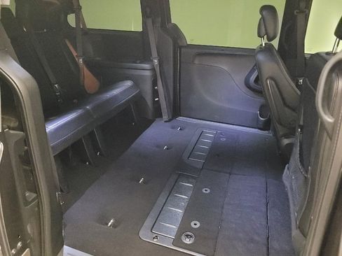 Used 2019 Dodge Grand Caravan GT FWD image 19