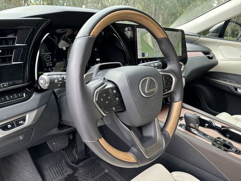 Used 2025 Lexus RX 450h AWD w/ Luxury Package image 18