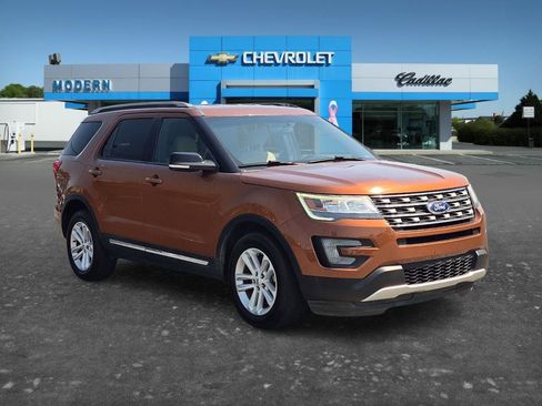 Used 2017 Ford Explorer XLT FWD image 7